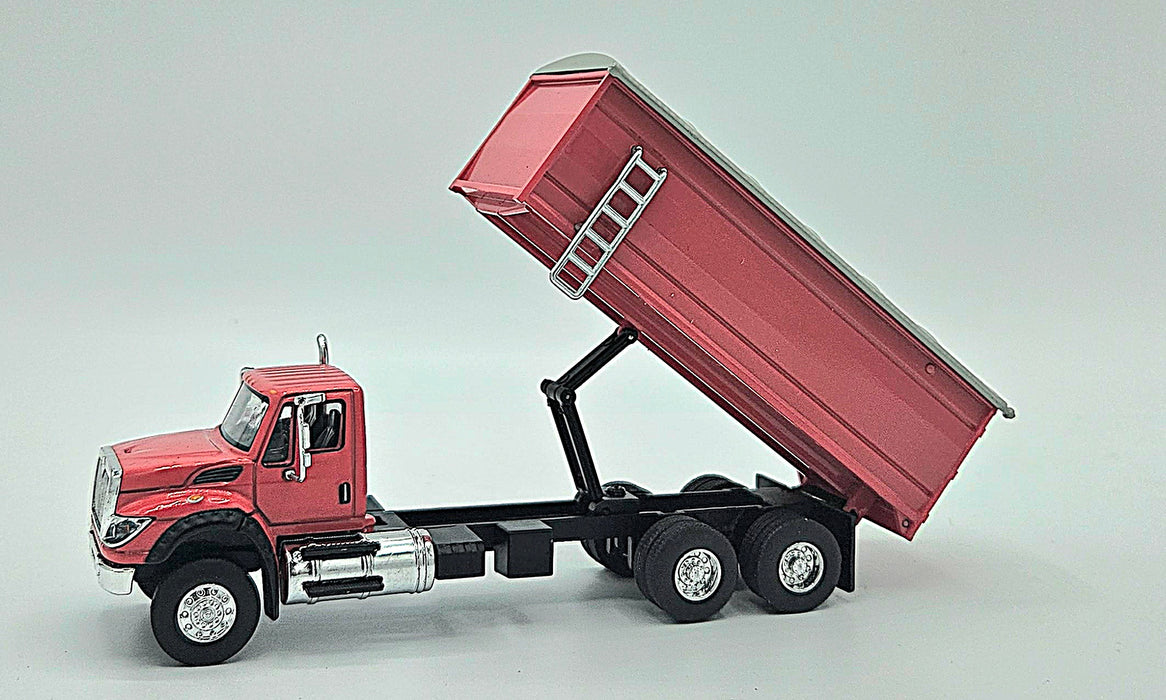 1/64 GREENLIGHT TOY 2022 INTERNATIONAL WORKSTAR GRAIN TRUCK WITH COVER