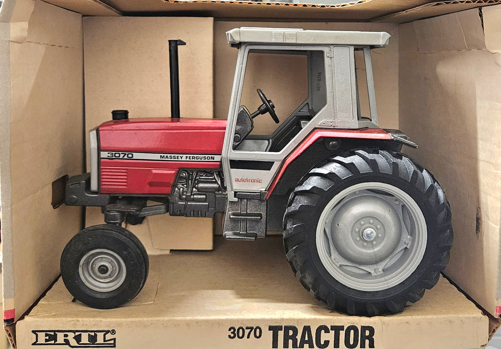 1/16 ERTL 3070 MASSEY FERGUSON TRACTOR #1127 ***RETIRED***