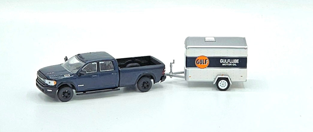 1/64 GREENLIGHT TOY 2023 RAM 2500 WITH GULF TRAILER HITCH AND TOW SERIES 29