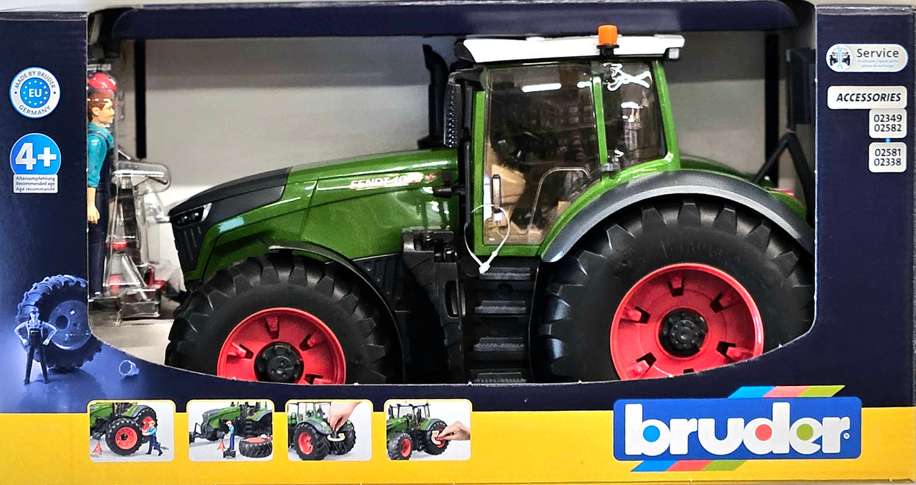 1/16 BRUDER TOY FENDT 1050 TRACTOR WITH MECHANIC SET