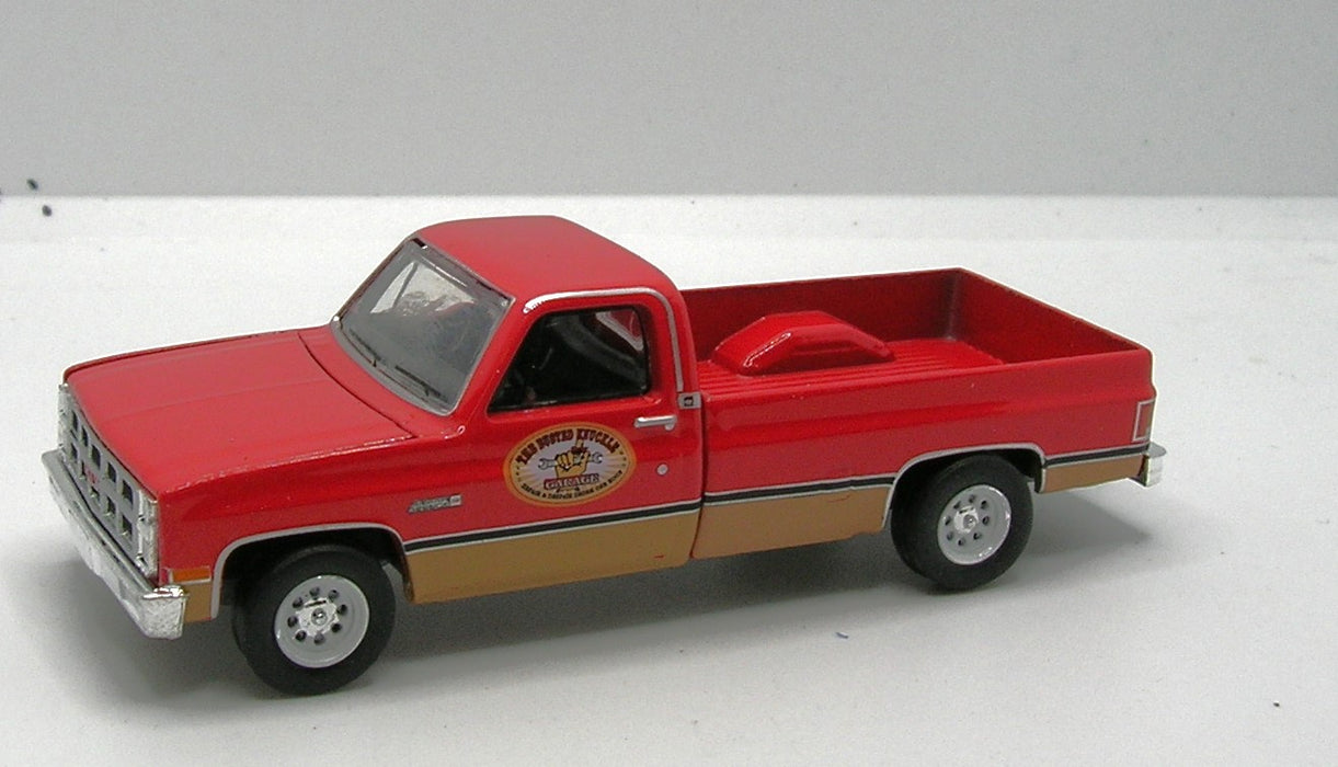 1/64 1982 GMC SIERRA 2500 BUSTED KNUCKLES GARAGE TRUCK NEW NO BOX