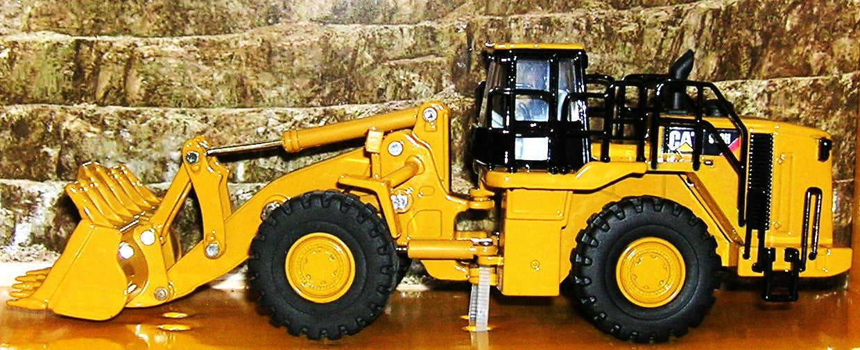 1/64 TOY CAT CATERPILLAR 988H WHEEL LOADER DIECAST MODEL BY DIECAST MASTERS